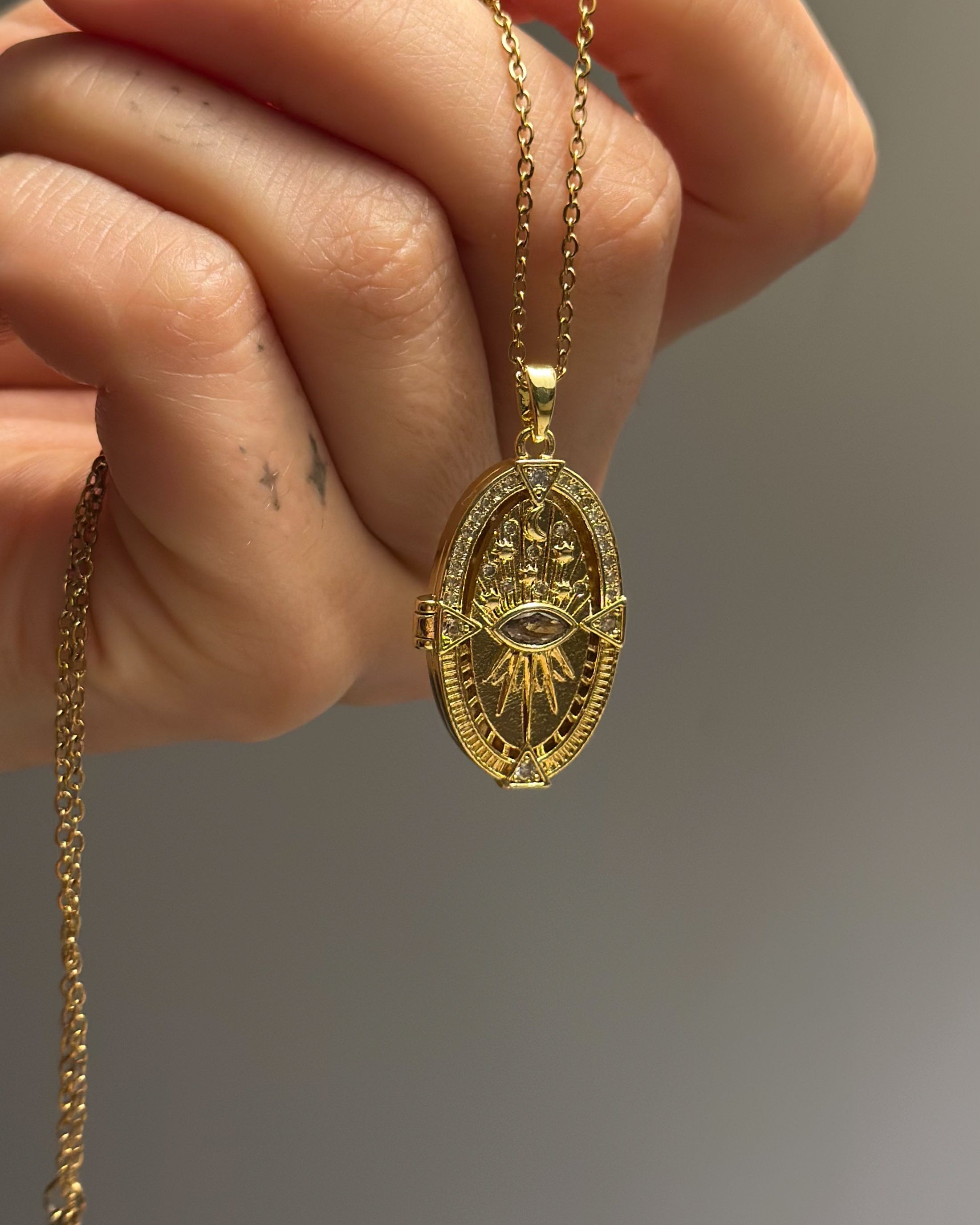 ASTRIN AÇILABİLİR ÇELİK KOLYE