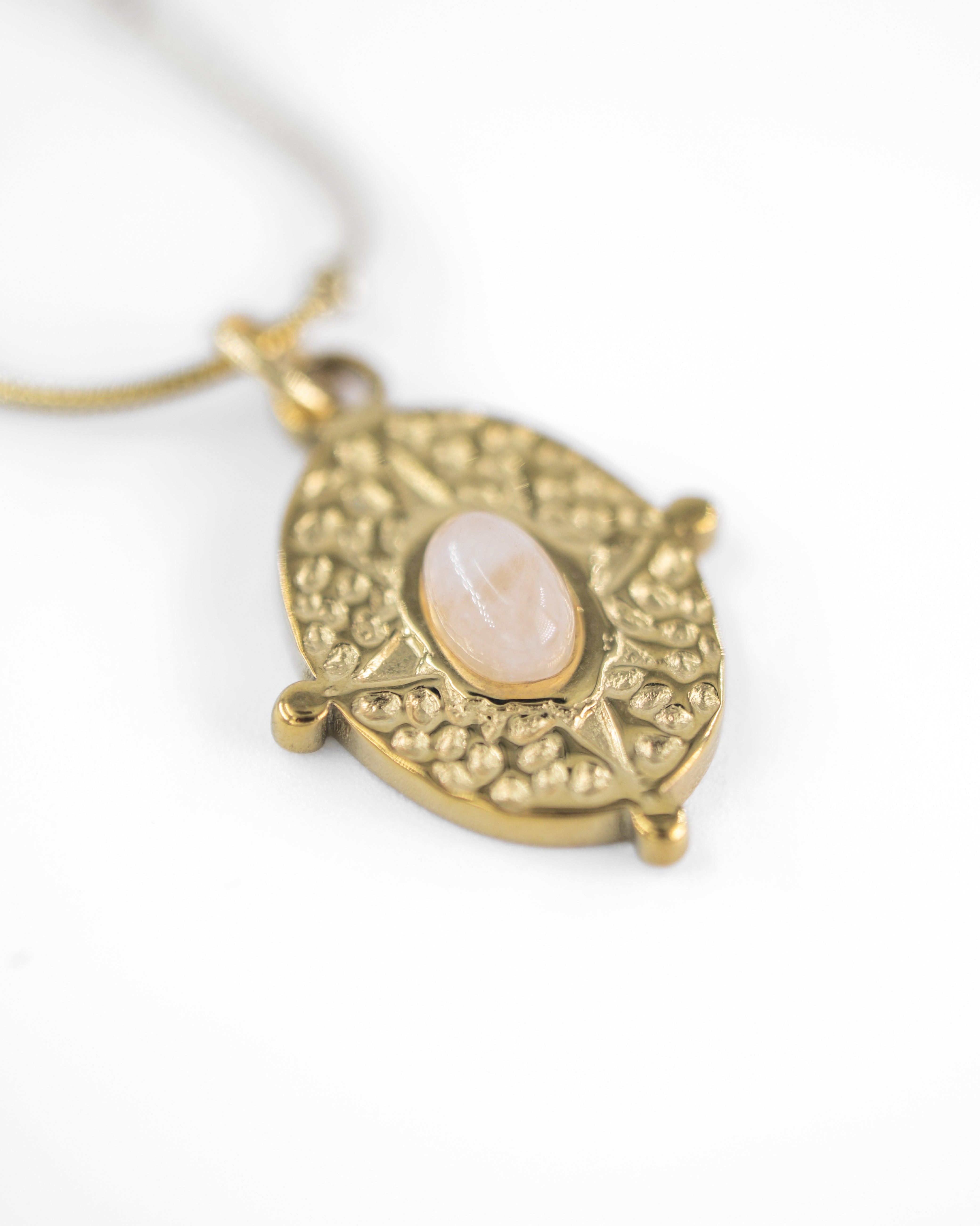 ECLIPTA KABARTMALI ÇELİK KOLYE