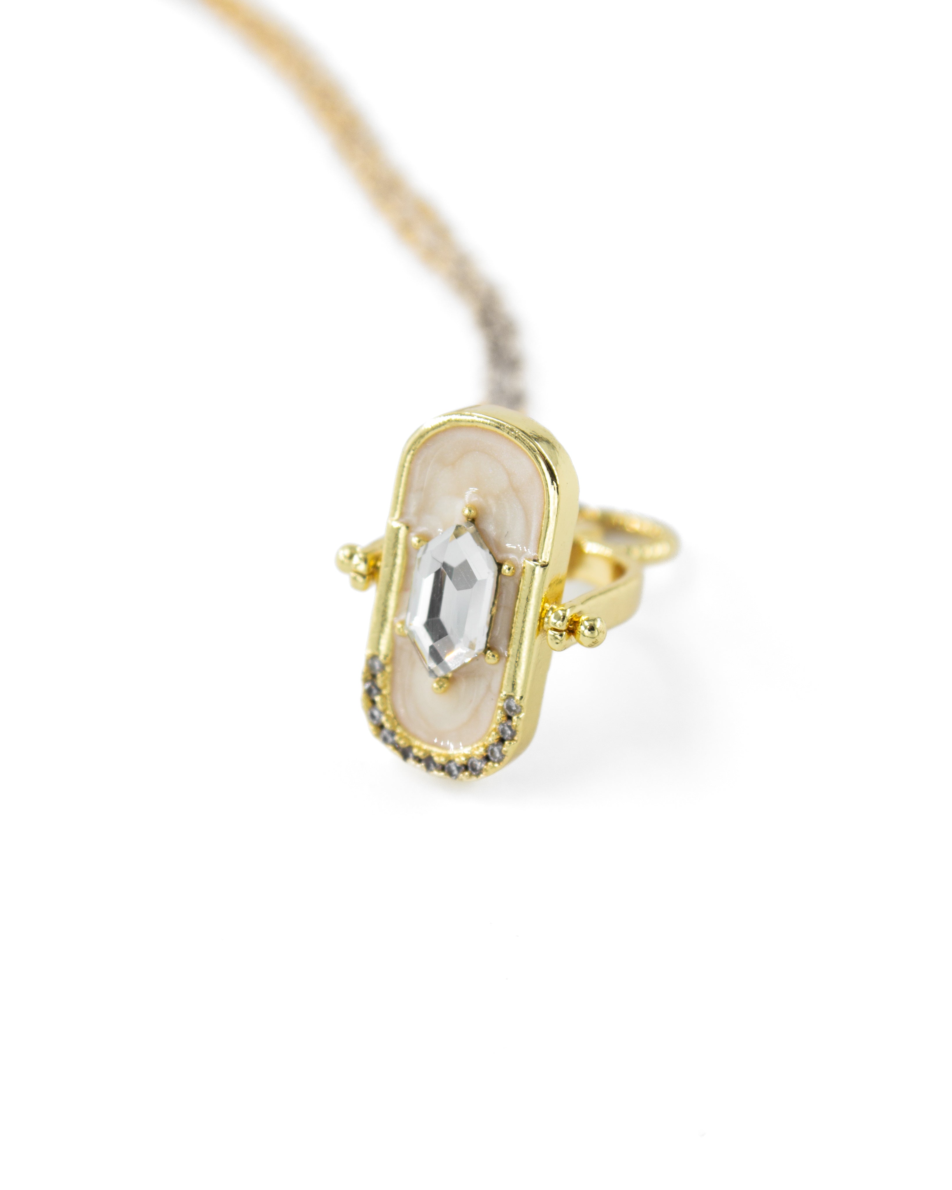 HERA'S AEGIS TAŞLI ÇELİK KOLYE